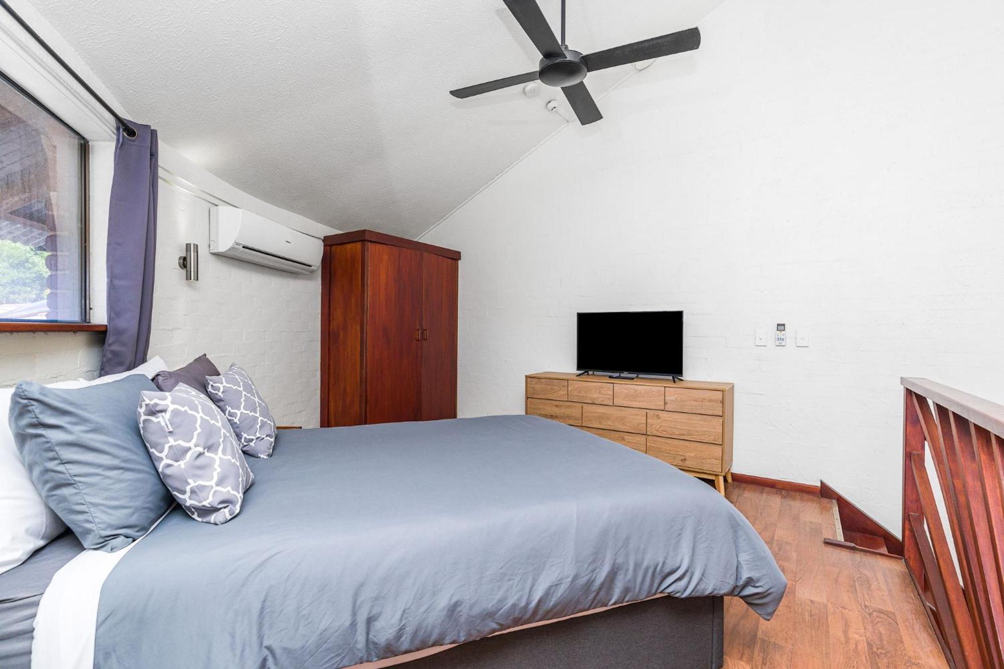 Aquarius Backpackers Resort ไบรอนเบย์ ภายนอก รูปภาพ